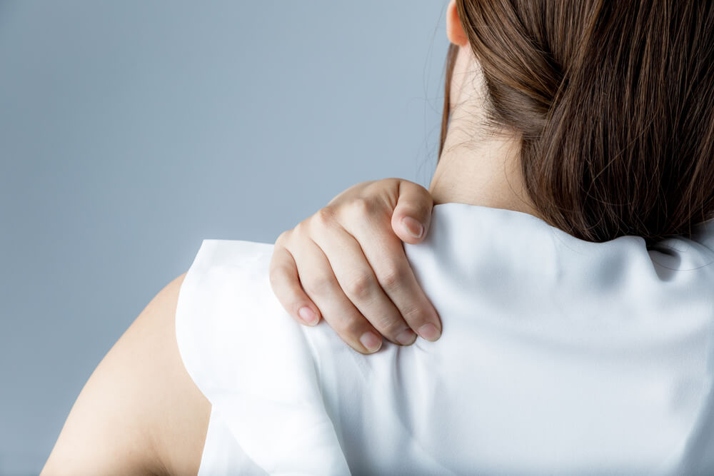 肩こりのスピリチュアルな意味とは？肩こりで痛みの症状がひどいときの対処法もご紹介！